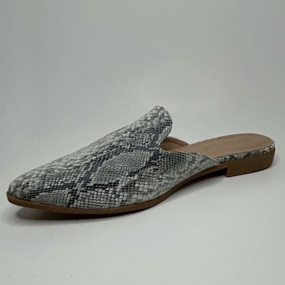 A Rider Girl Grey & White Snake Print Pointed Toe Slip On Mule Flats Size 10 M - Picture 6 of 11